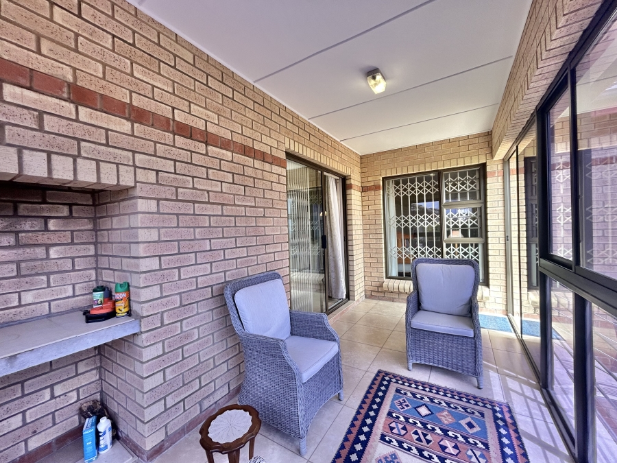 3 Bedroom Property for Sale in Wavecrest Eastern Cape